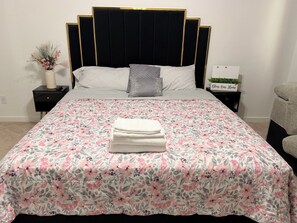 5 bedrooms, iron/ironing board, free WiFi, bed sheets - Spacious & Cozy Stay for Families & Groups 5 bedroom house in Houston (Houston)