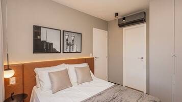 Deluxe Apartment, City View | Laptop workspace, free WiFi