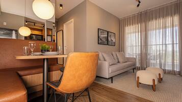 Espacio para trabajar con laptop y wifi gratis