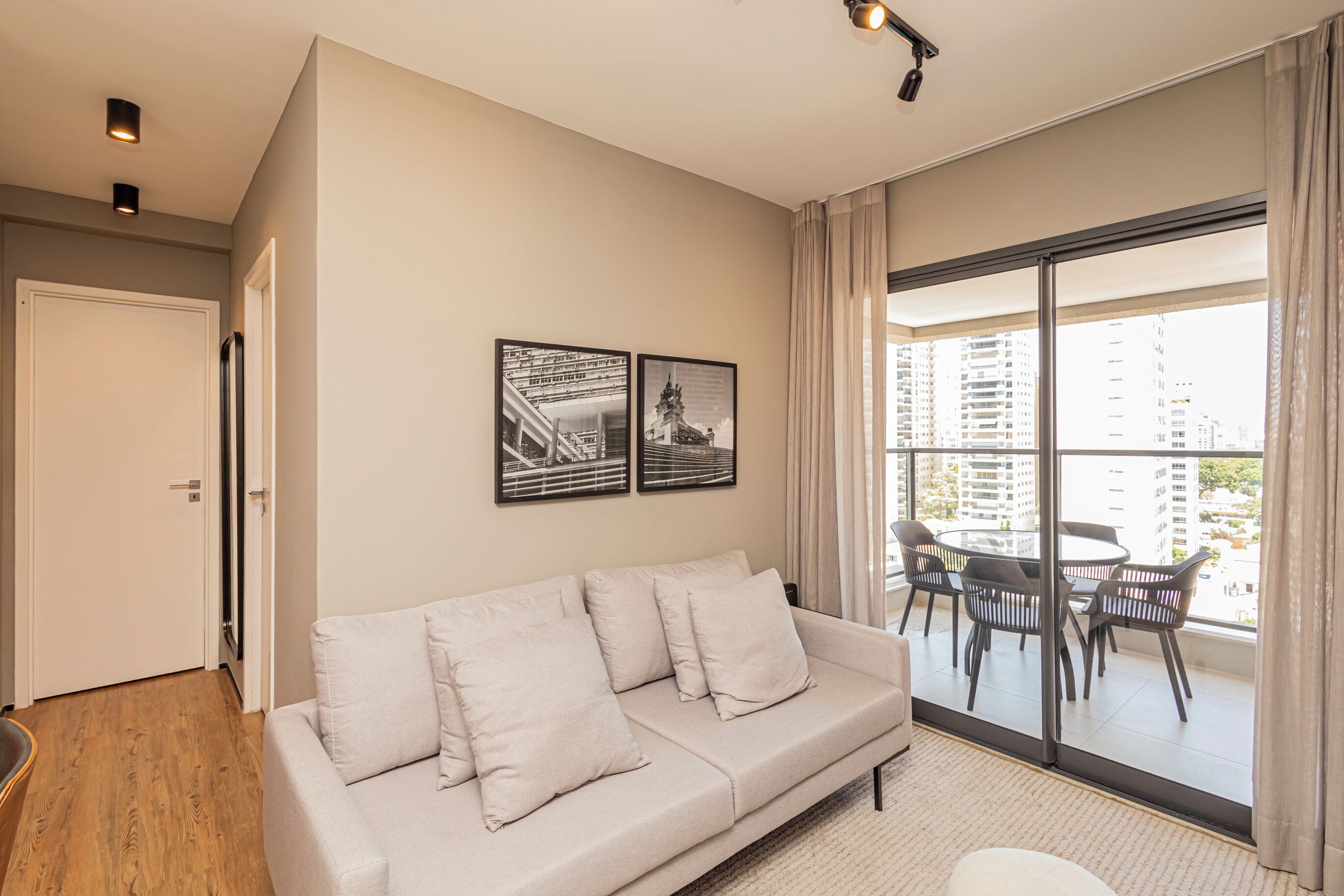 Apartamento luxo, vista para a cidade | Sala de estar