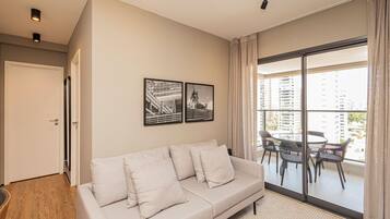 Departamento Deluxe, vista a la ciudad | Sala de estar