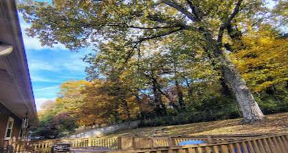 Smoky Top Manor! Private 3BR Retreat Minutes from Knoxville Attractions