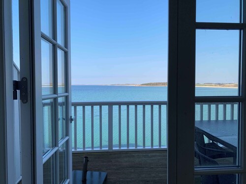 Appartment by the sea and family friendly beach