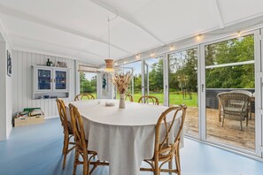 Dining - Renovated holiday home near water and nature (Højslev)