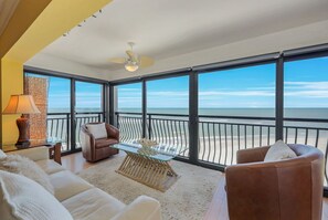 Smart TV - Beachfront Villa! Beachside Pool! Beautiful Sunsets! Nearby Shopping & Dining! (Naples)