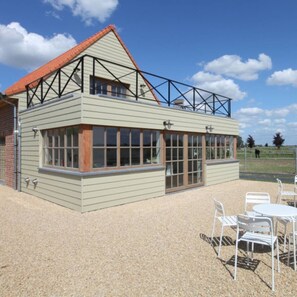 تناول الطعام بالخارج