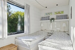 3 bedrooms, iron/ironing board, free WiFi - Holiday home with pool terraces near beach (Sjællands Odde)