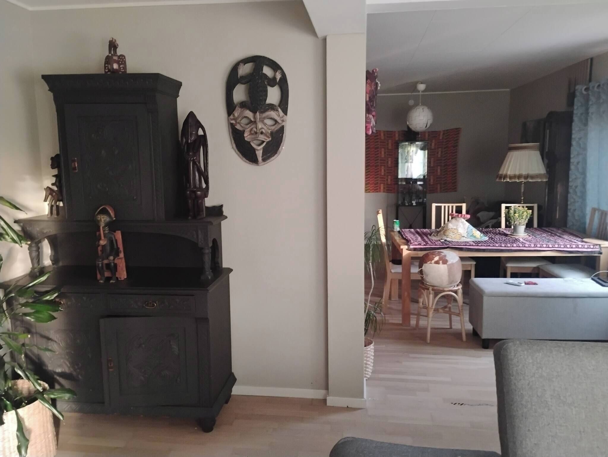 House, 2 Bedrooms, Balcony, Garden View | Living room | Books