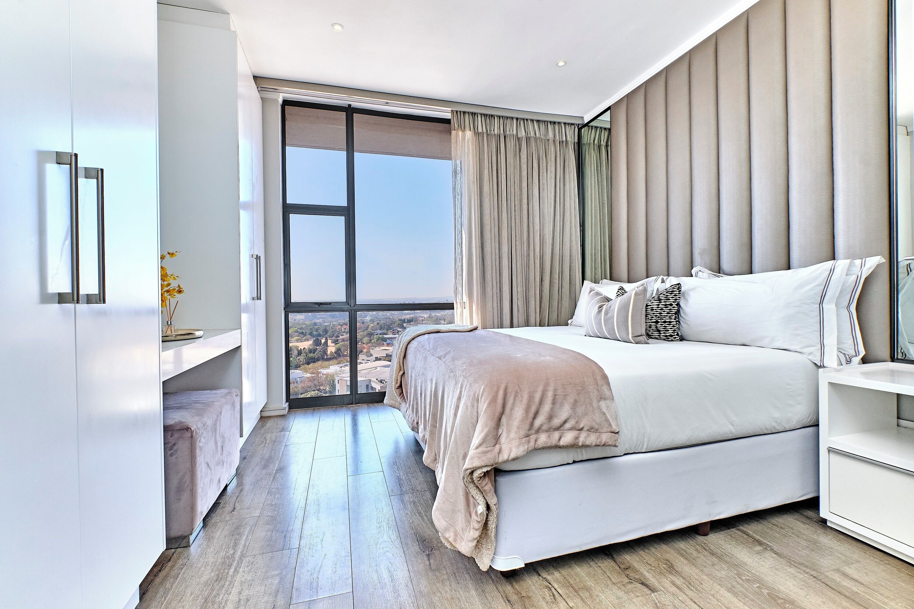 2 bedrooms, iron/ironing board, Internet, bed sheets