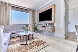 Living area - Luxurious LaVista Apartment in Morningside Sandton (Sandton)