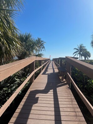 Terrace/patio - Oceanfront Sanctuary with 3 bedrooms (Fort Pierce)
