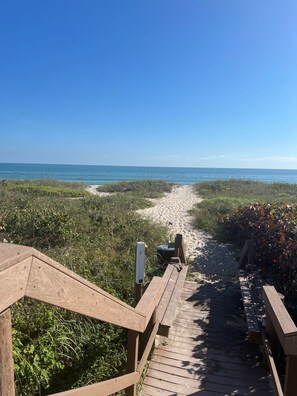 Beach - Oceanfront Sanctuary with 3 bedrooms (Fort Pierce)