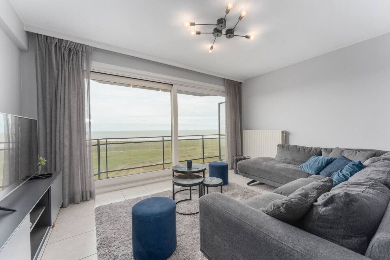 Living room with amazing sea view and seating area