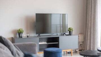Télévision, chaîne hi-fi
