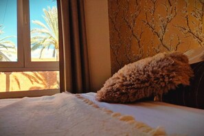 5 bedrooms, desk, iron/ironing board, WiFi