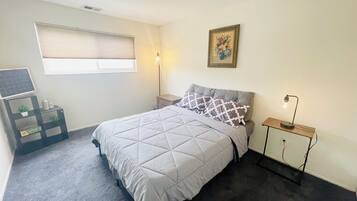2 slaapkamers, een strijkplank/strijkijzer, gratis wifi, beddengoed
