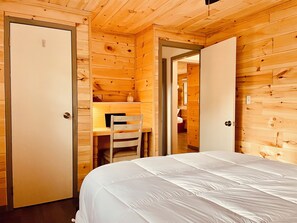 3 Schlafzimmer, Schreibtisch, Bügeleisen/Bügelbrett, Reisekinderbett