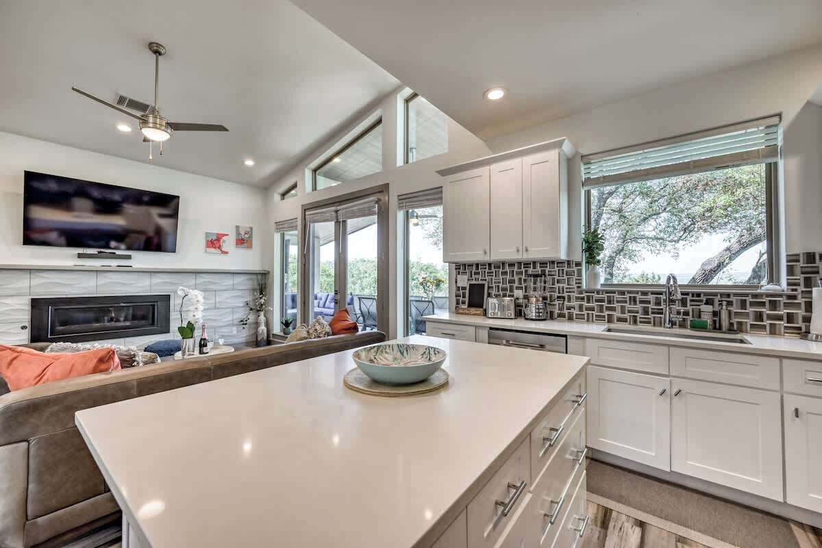 Kühlschrank, Mikrowelle, Herdplatte, Geschirrspüler