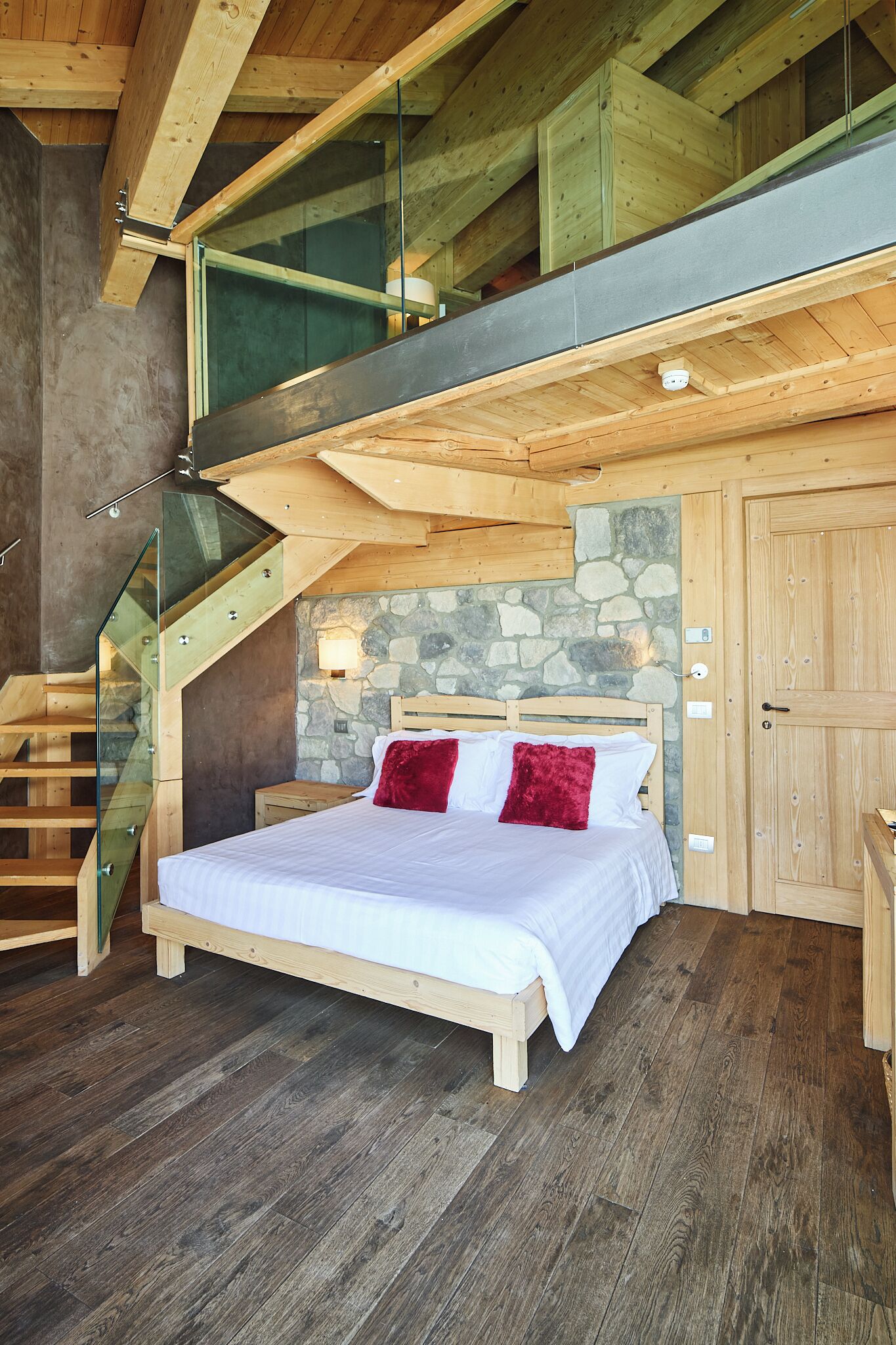 Habitación cuádruple Deluxe | Caja fuerte, cortinas opacas, wifi gratis