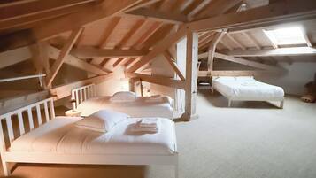 4 bedrooms, iron/ironing board, bed sheets