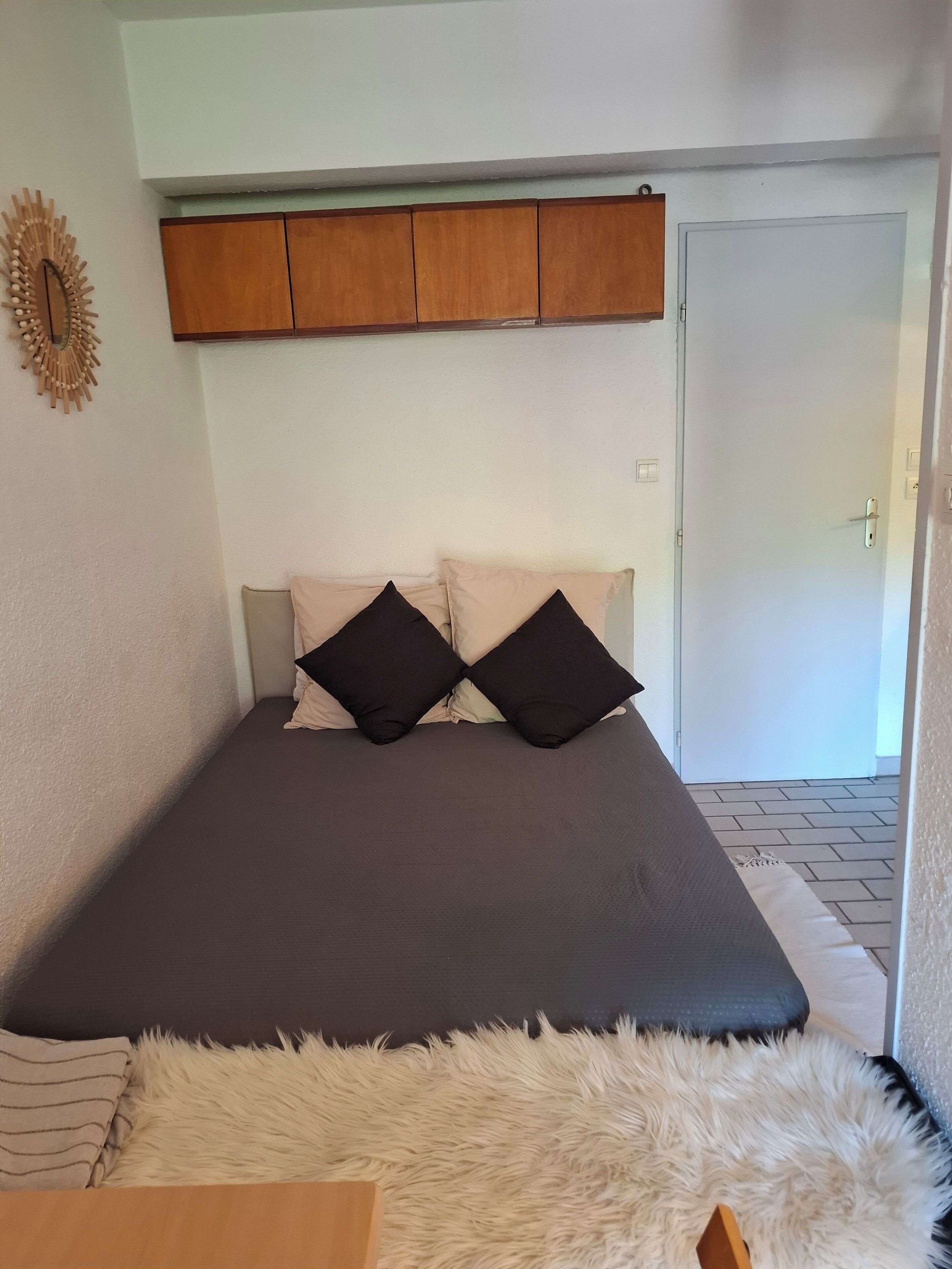 2 chambres, fer et planche à repasser, draps fournis