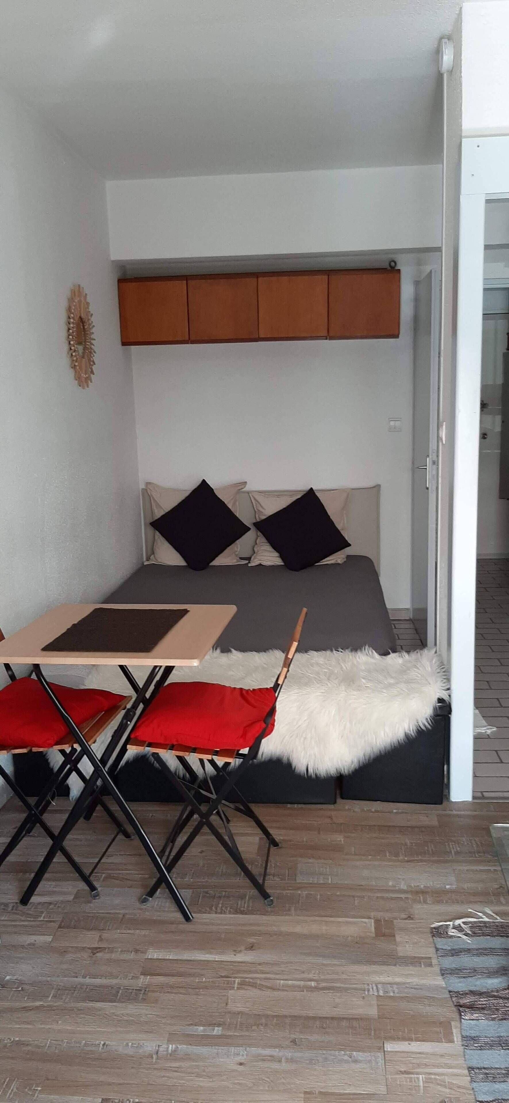 2 chambres, fer et planche à repasser, draps fournis