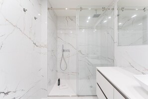 Shower, hair dryer, towels - GuestReady - Modern Apartment in Porto (Porto)