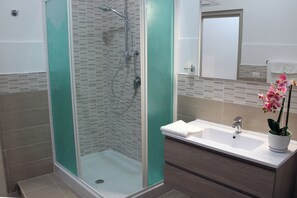 In-room safe, blackout curtains, soundproofing, iron/ironing board - Le Mirage Boutique II (Reggio Calabria)