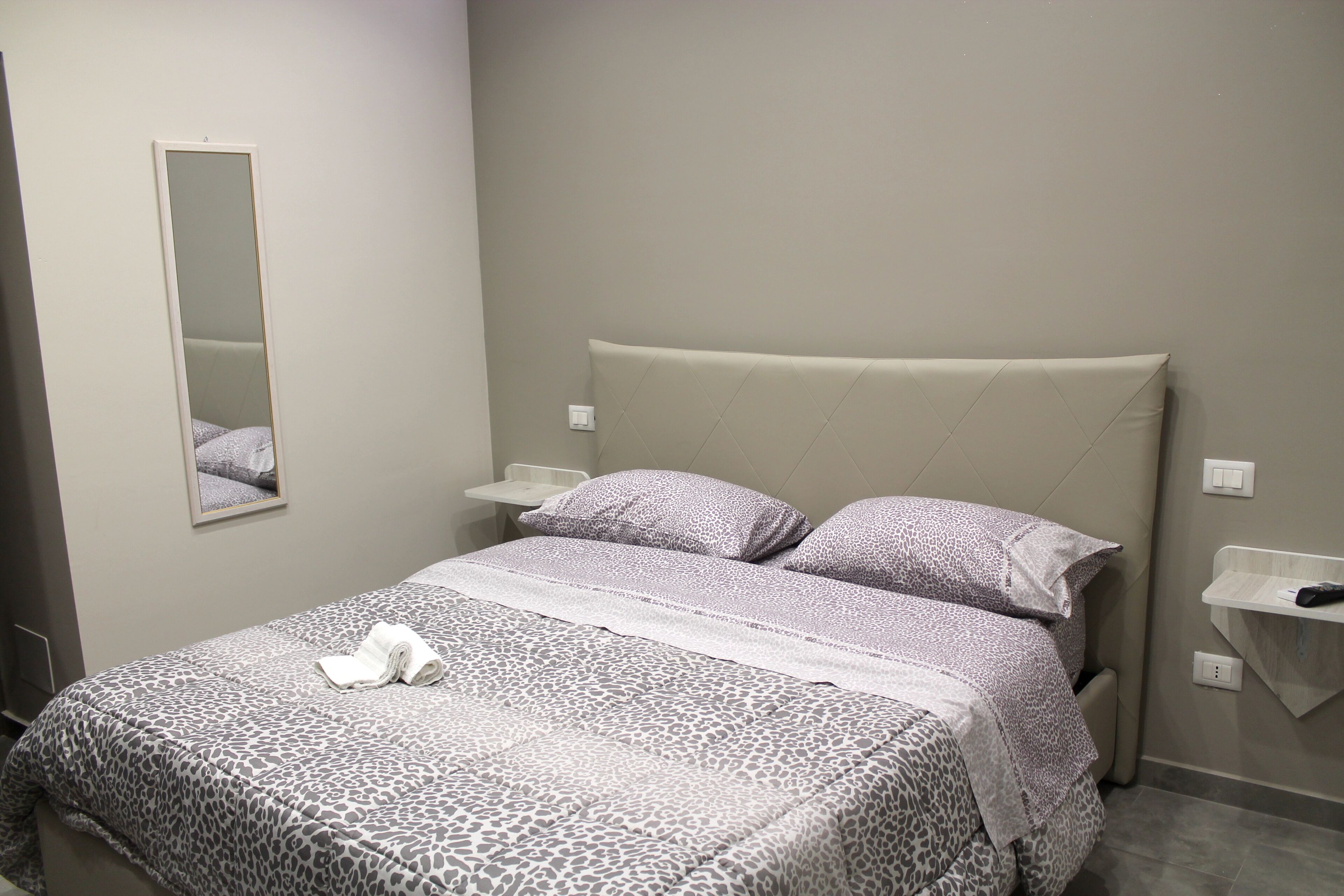 Habitación doble Deluxe | Caja de seguridad en la habitación, cortinas blackout y insonorización 