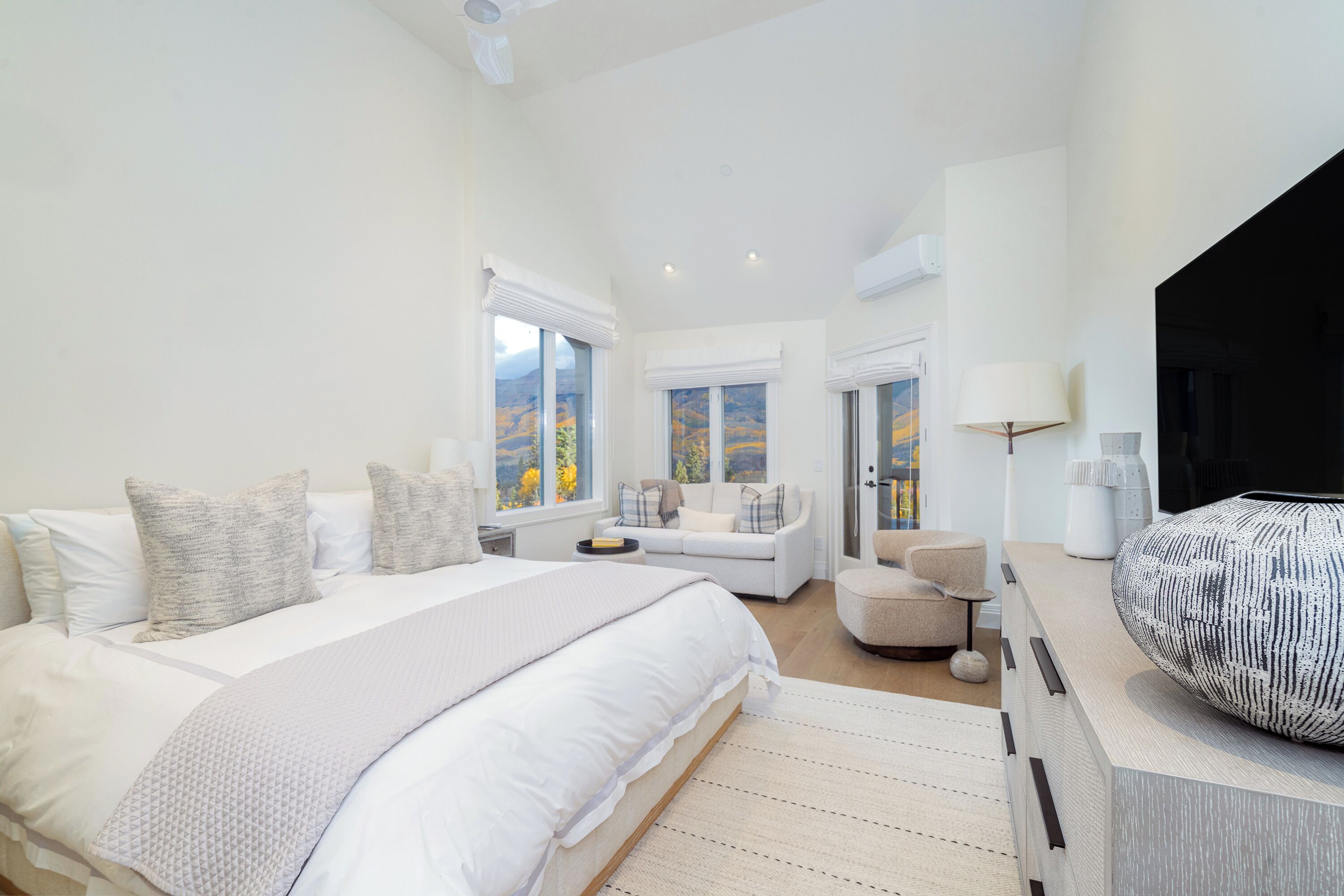 Fer et planche à repasser, accès Internet, draps fournis