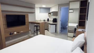 Espacio para trabajar con laptop y wifi gratis