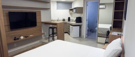 Standard Apartment, 1 Queen Bed | Laptop workspace, free WiFi