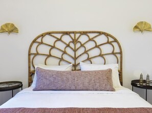 1 chambre, coffre-fort, fer et planche à repasser