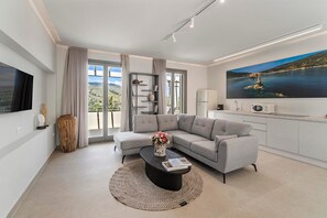 Living area - Endearing Andros Villa | Villa Mundungus | Private Outdoor Pool | Shaded. (Andros)