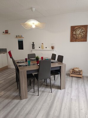 Dining - Le Petit Cocon (Pré-en-Pail-Saint-Samson)