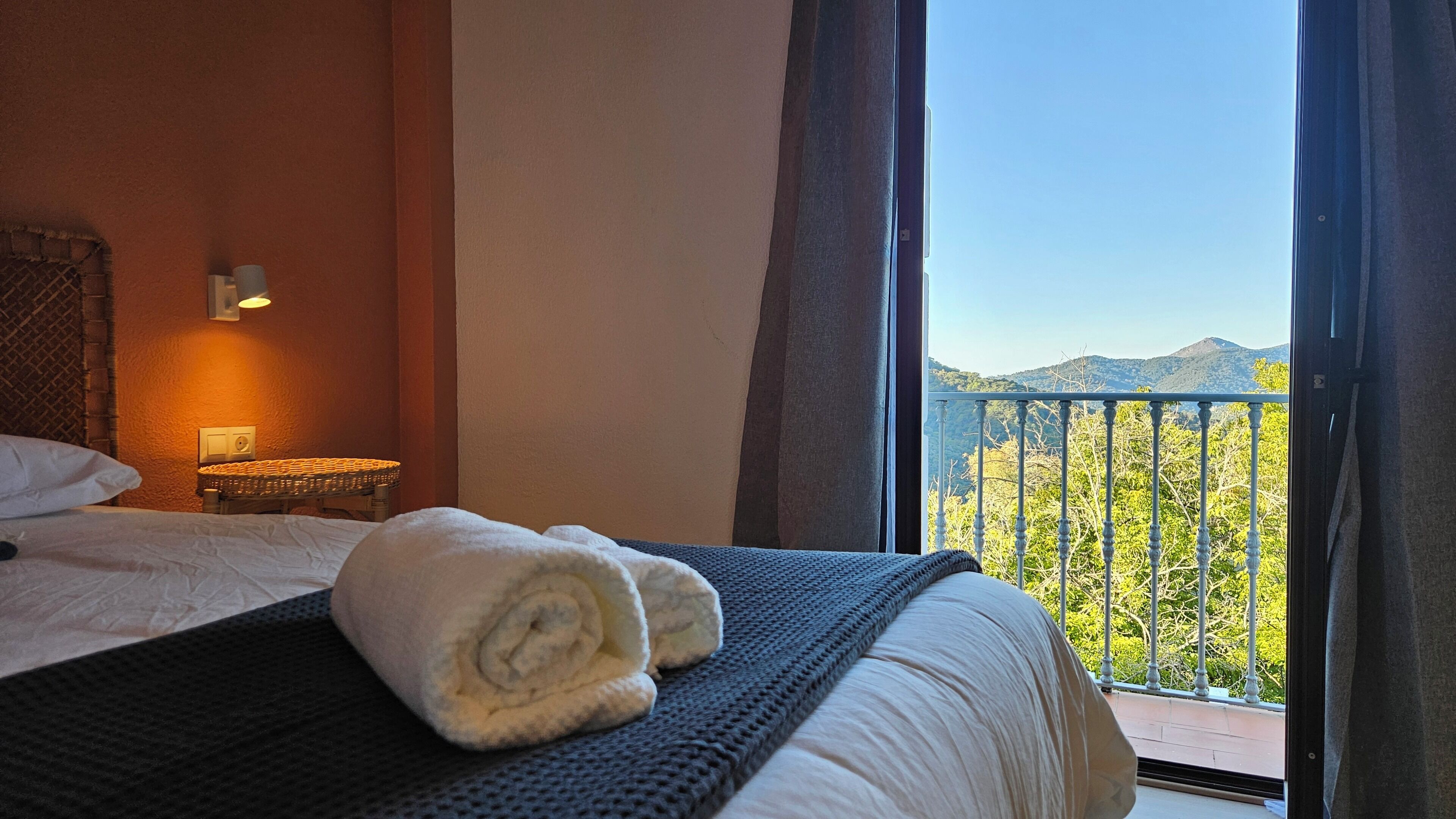 Double Room, 1 Queen Bed, Balcony, Mountain View