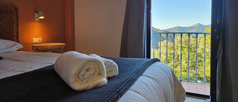 Double Room, 1 Queen Bed, Balcony, Mountain View | Desk, laptop workspace, blackout drapes, free WiFi