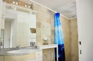Handtücher, Seife, Toilettenpapier