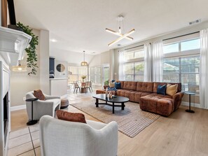 Smart TV, offices - Boho Dreamscape / 4BD + Game Room + Pool (The Colony)