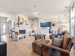 Smart TV, offices - Boho Dreamscape / 4BD + Game Room + Pool (The Colony)