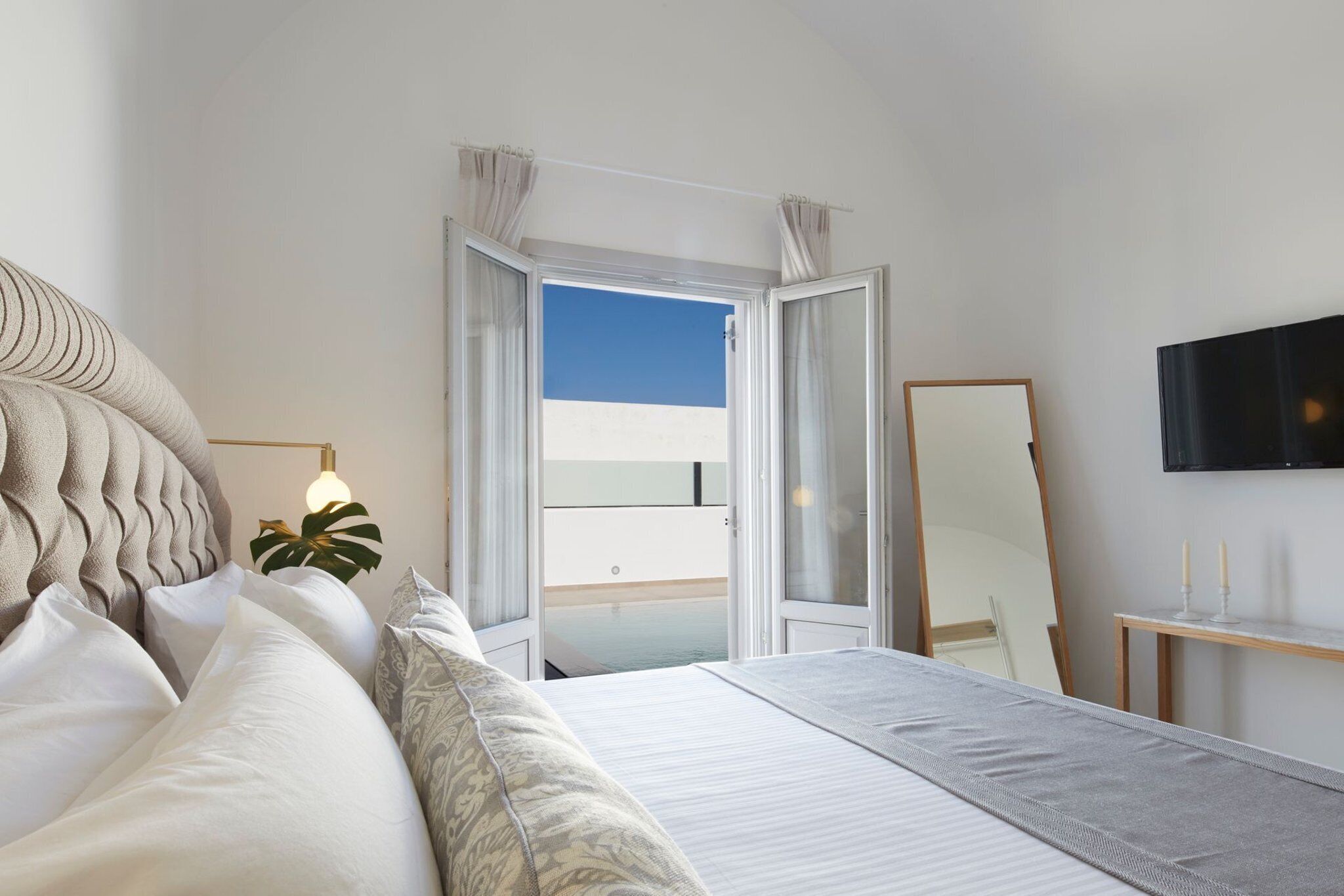 3 bedrooms, in-room safe, iron/ironing board, WiFi (free)