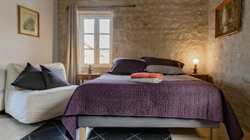 Fer et planche Ă repasser, lit parapluie, Wi-Fi, draps fournis