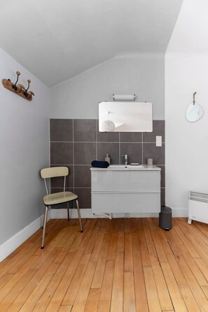 Interior - 3-bedroom house on 2 levels, heart of town (Vichy)