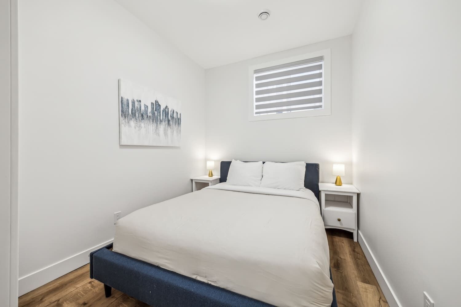 Iron/ironing board, travel crib, WiFi, bed sheets