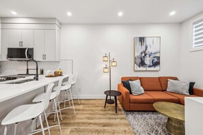 TV, offices - Luxury Lower Suite, 9 Ft Ceiling, Full Kitchen (Calgary)