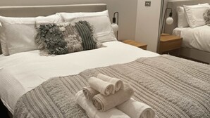 Unclassified image, 2 of 22, button - Modern Two BDR Retreat in CBD (Melbourne)