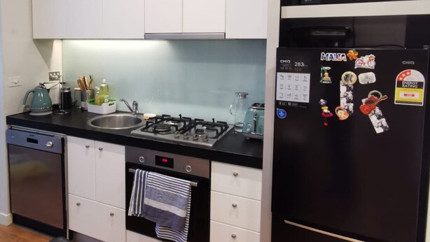 Unclassified image, 1 of 22, button - Modern Two BDR Retreat in CBD (Melbourne)