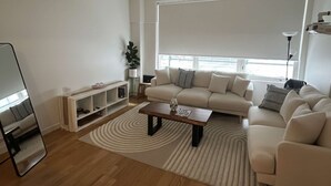 Unclassified image, 4 of 22, button - Modern Two BDR Retreat in CBD (Melbourne)