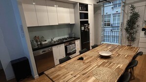 Unclassified image, 3 of 22, button - Modern Two BDR Retreat in CBD (Melbourne)