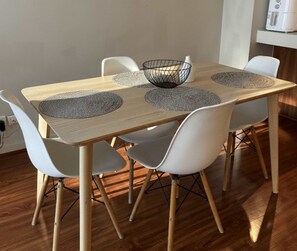 Dining - Modern Comfy Chic City Apartment in CBD Prime Spot (Melbourne)